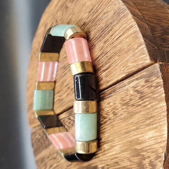 B0103‎ precious stone - Picture 1 of 3